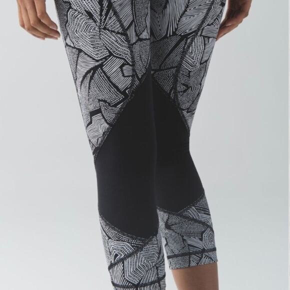 Lululemon Pace Rival Crop Dottie Tribe White Black SZ 4 - Picture 3 of 11